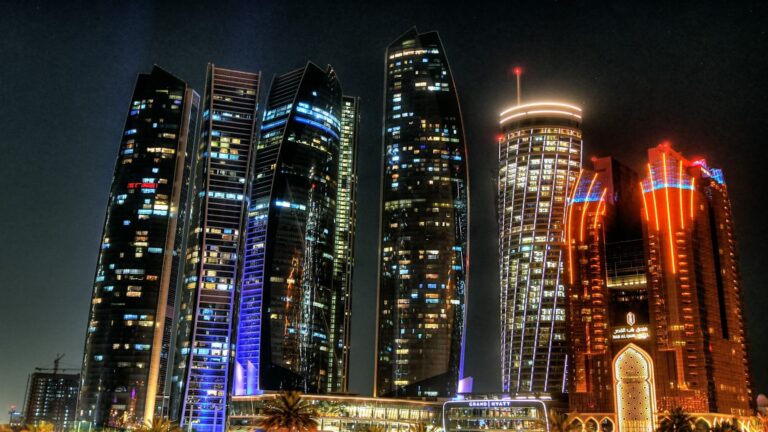 Abu Dabi cierra su foro más importante de energías renovables con España más presente