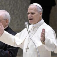 El papa llama a las naciones a estar siempre alerta para evitar el "horror del genocidio"