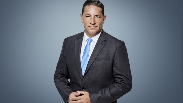 Presentador de CNN Fernando del Rincón regresa al aire tras ausencia por complicaciones de salud