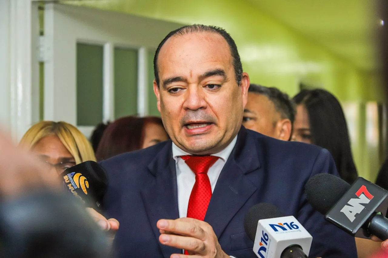 Surun Hernández advierte que designación de Antoliano Peralta amenaza la independencia del Poder Judicial