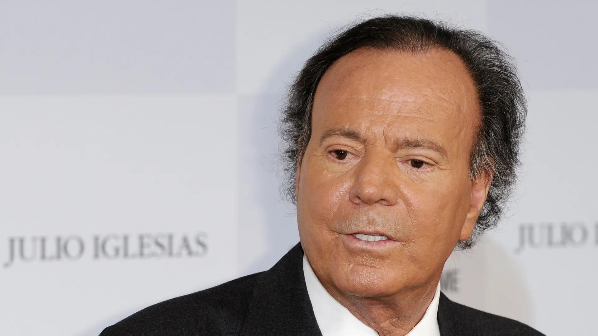 Denuncia contra Julio Iglesias podría ser aceptada en República Dominicana, según abogados