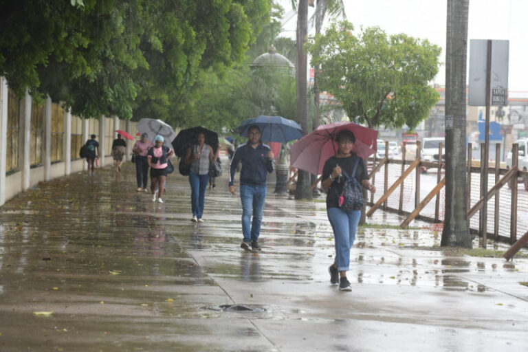 Pronostican nublados con algunas lluvias moderadas
