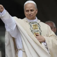 El papa exhorta a los neocatecumenales a evitar "la rigidez" y no separarse de la iglesia