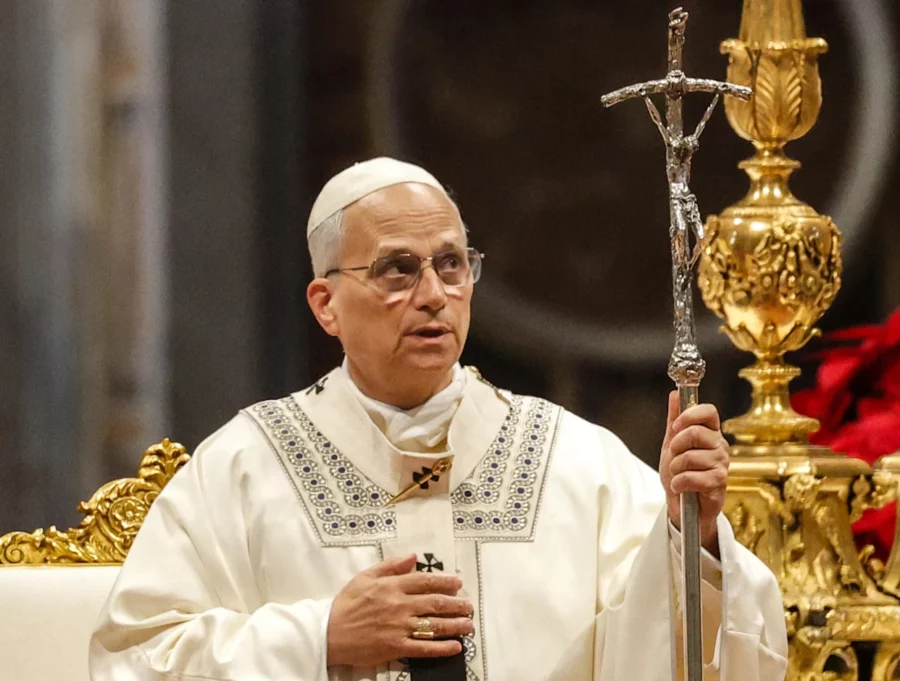 El papa rechaza al cierre del Jubileo una "economía deformada" y los "halagos" del poder