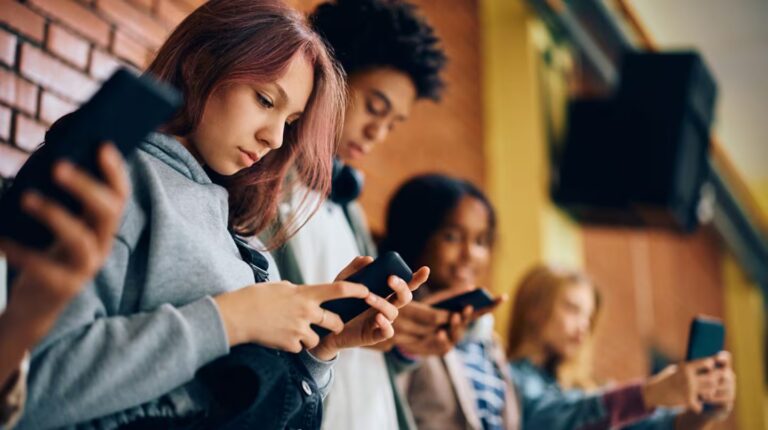 La India se abre a restringir el acceso a redes sociales para frenar la adicción juvenil