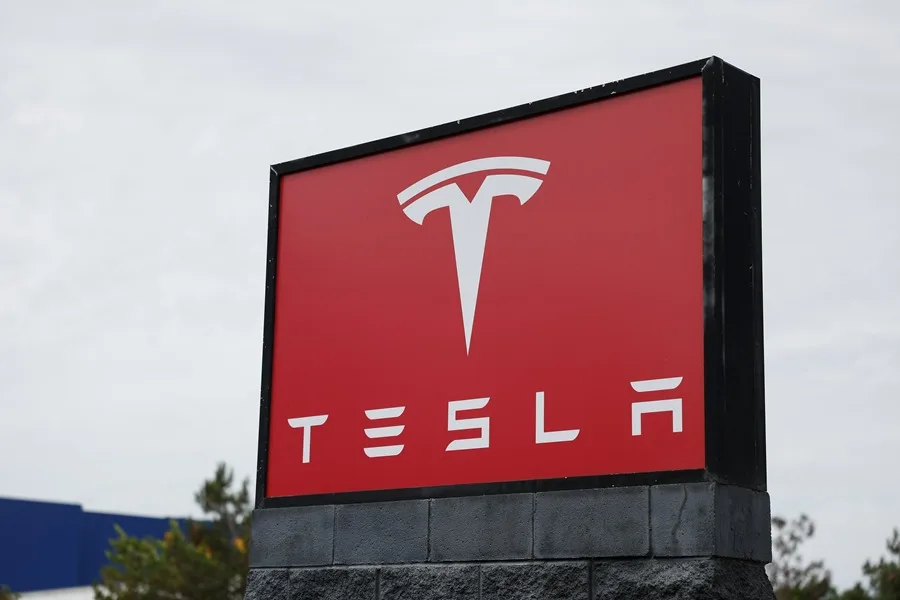 Algunos robotaxis de Tesla operan finalmente sin supervisión humana, anuncia Elon Musk