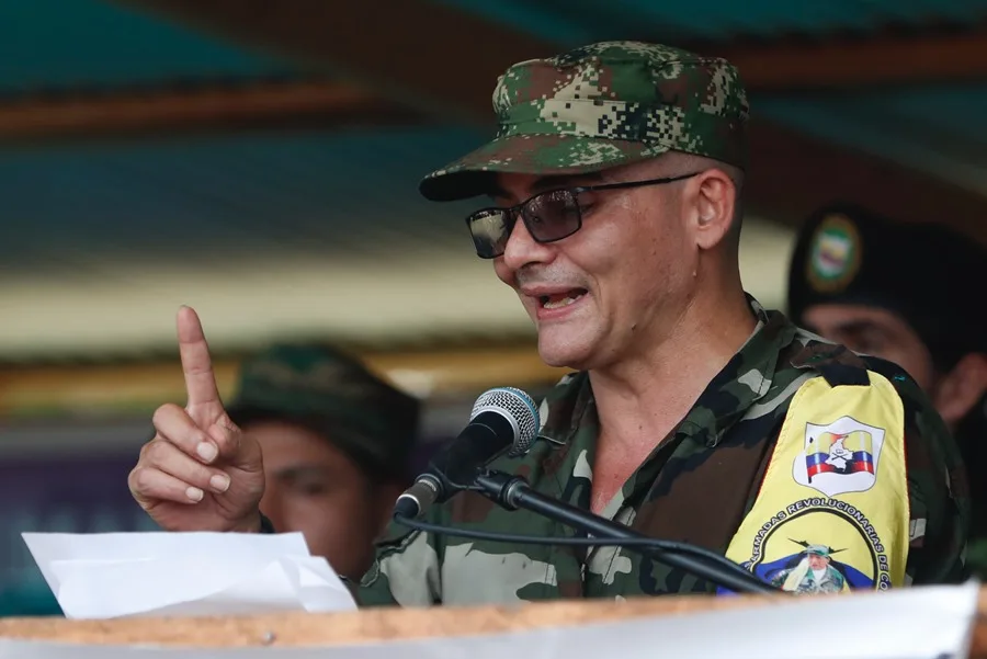 El jefe de disidencias de las FARC, Iván Mordisco, propone unión con ELN tras el ataque de EE.UU. en Venezuela