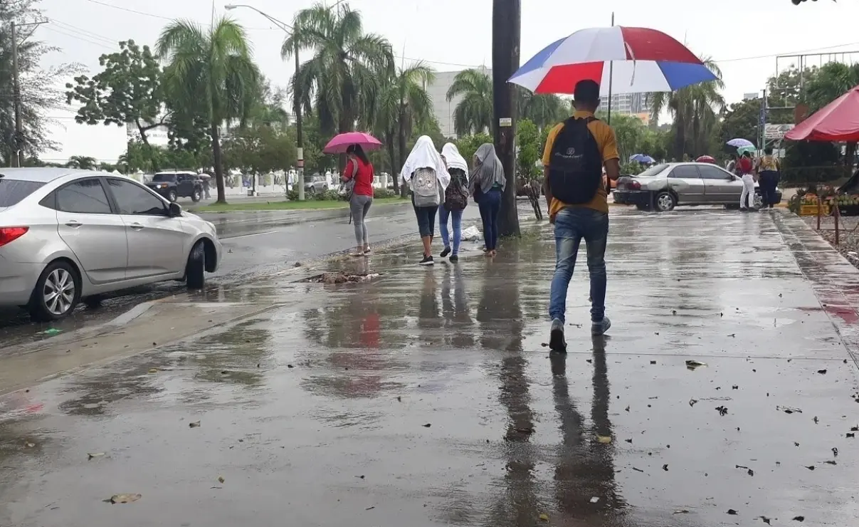 Continúan las lluvias asociadas a una vaguada y arrastre del viento