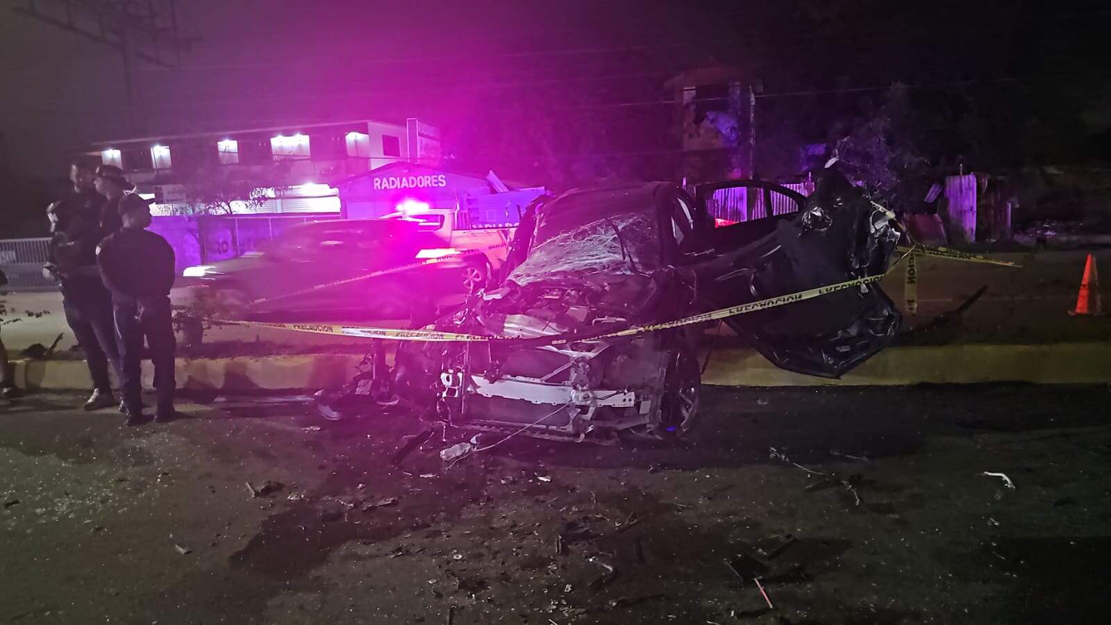 Patana impacta estación de gasolina y deja un herido en Santiago