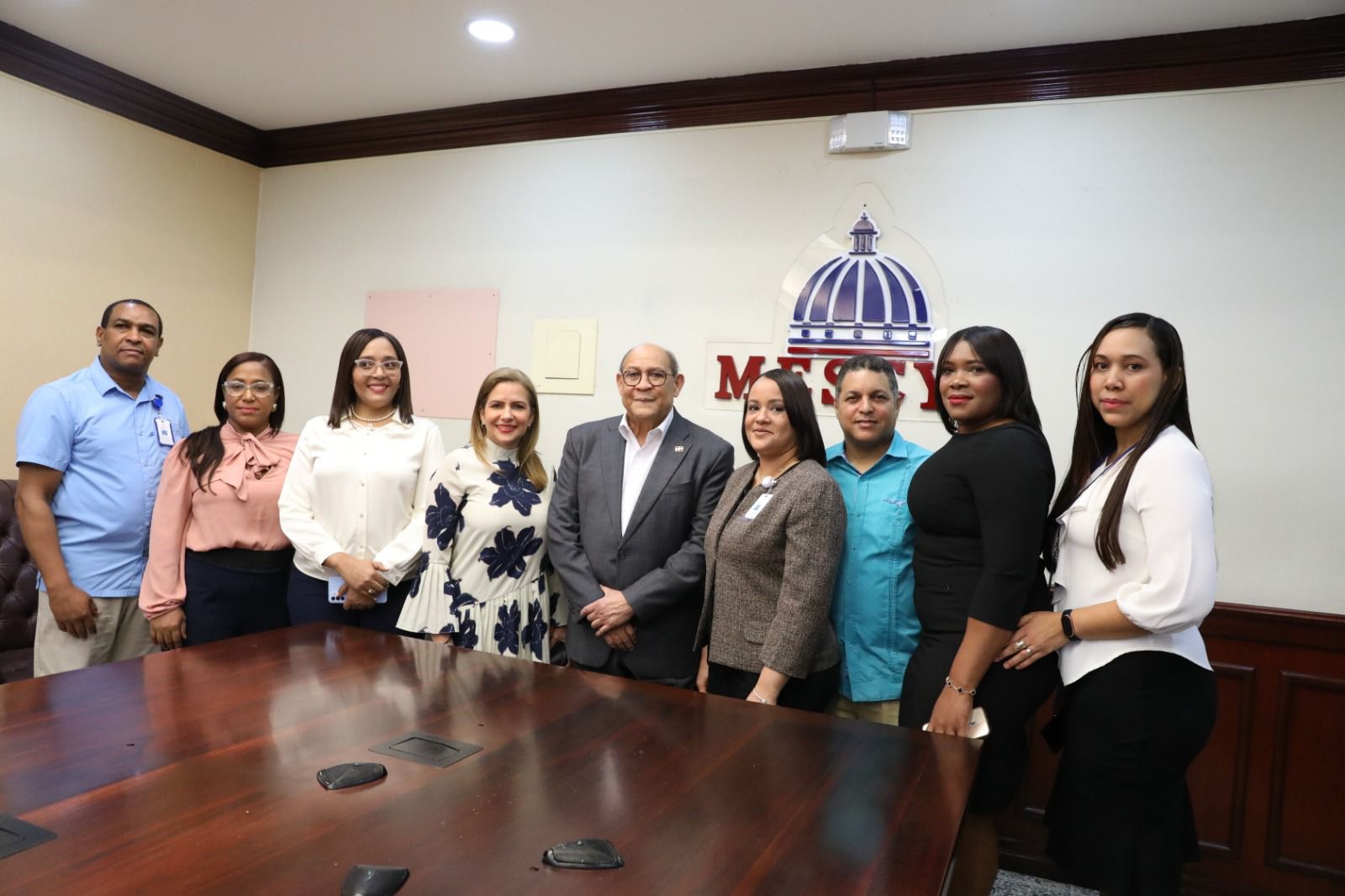 MESCyT invita a la juventud a convocatoria de Becas Nacionales 2026 con prioridad en áreas STEM y STEAM