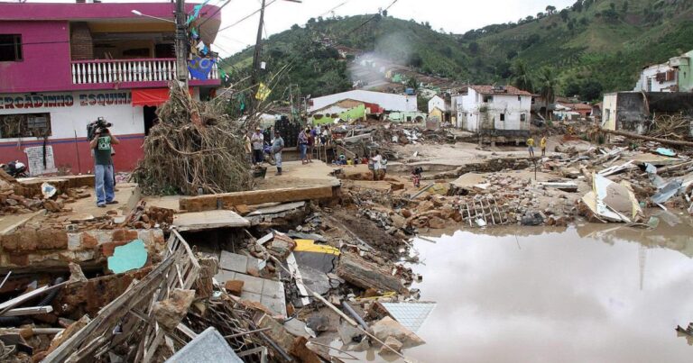 Al menos 14 muertos y cerca de 500 desalojados por las lluvias en una ciudad de Brasil