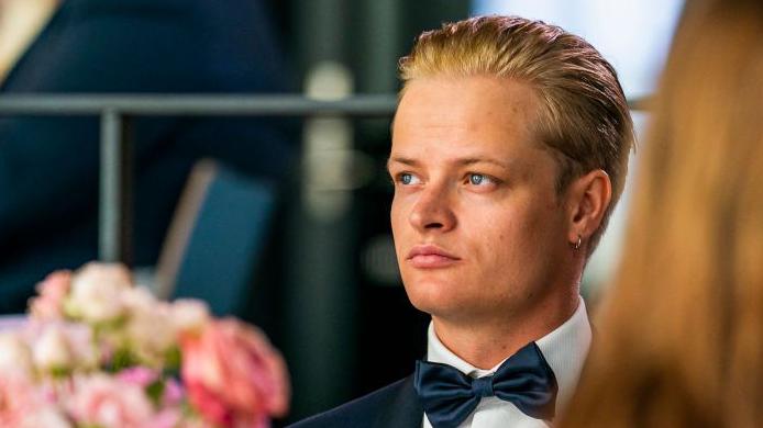 Arrestan en Oslo a Marius Borg Høiby, hijo de la princesa Mette-Marit, previo a juicio por múltiples cargos