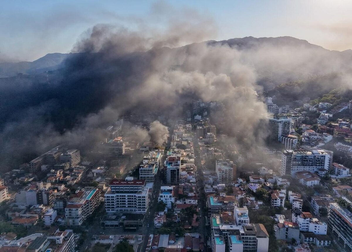 Narcobloqueos paralizan Puerto Vallarta y Guadalajara tras operativo federal en Jalisco