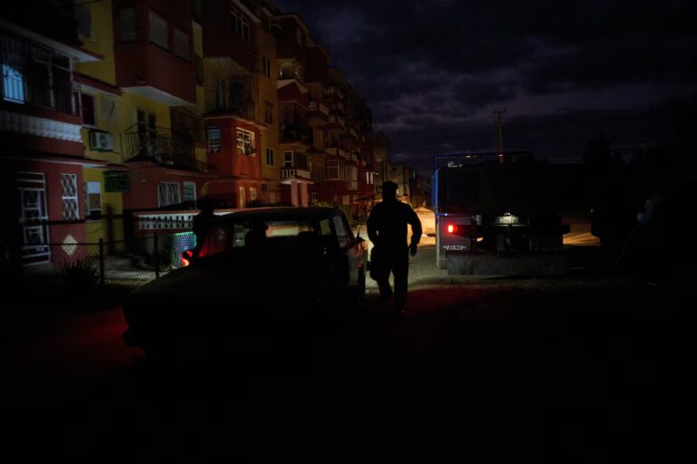 Crisis en Cuba: la Casa Blanca insiste en dialogar mientras la dictadura se prepara para un escenario de “cero combustible”