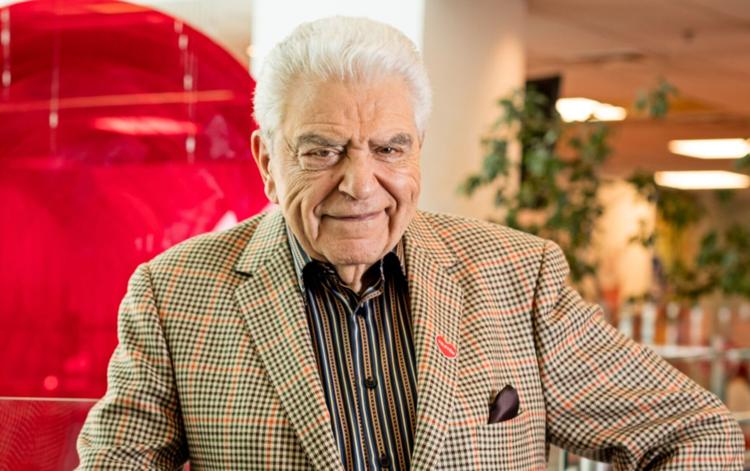 Don Francisco denuncia uso de su imagen y voz con inteligencia artificial para estafas
