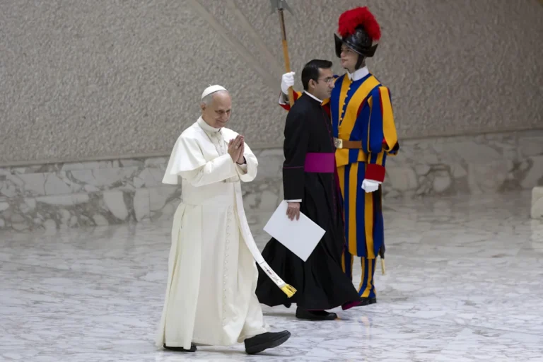 El papa pide prestar apoyo a Colombia tras las inundaciones