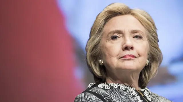 Hillary Clinton acusa a Donald Trump de “encubrimiento” por manejo de archivos de Jeffrey Epstein