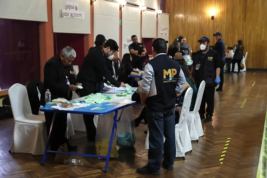 El máximo tribunal de Guatemala avala las acciones de la Fiscalía si no interrumpen las elecciones