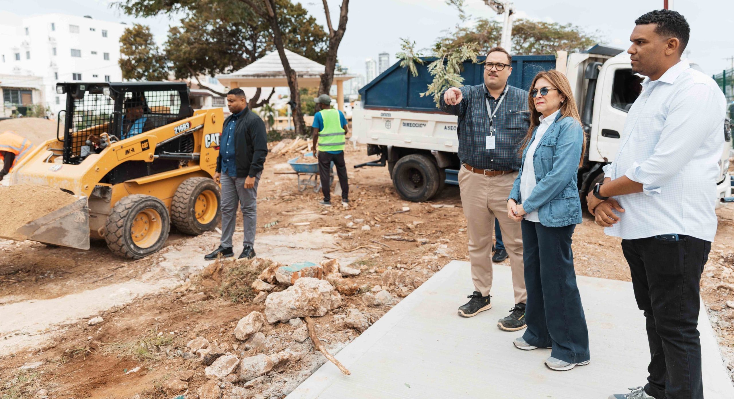 Carolina continúa recorrido por obras del Distrito Nacional