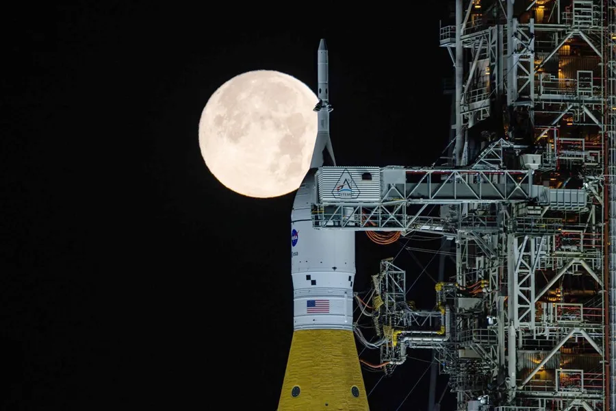 La misión Artemis II de la NASA inicia la prueba de combustible pese a las bajas temperaturas en Florida