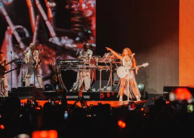 Shakira comparte inesperada reacción y mensaje tras sufrir una caída en su presentación inicial en El Salvador