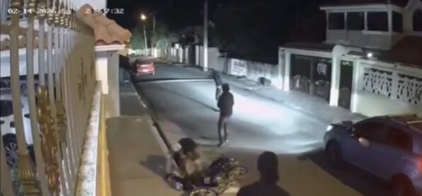Cámara capta asalto a repartidores de pizza en Los Frailes I