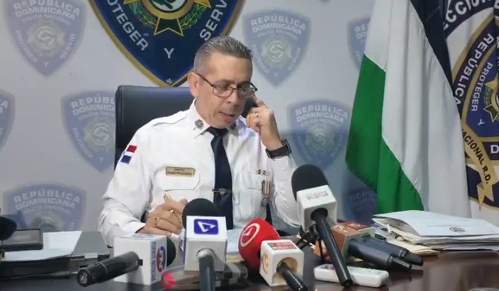 Autoridades entrevistan a esposo e hijo por muerte de esposa de funcionario canadiense en Piantini