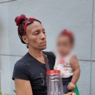 Con bebé en brazos y sin hogar: madre solicita ayuda ante situación de vulnerabilidad