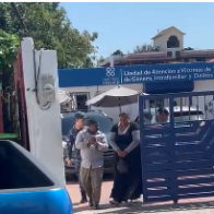 Detienen a padre y madrastra por maltrato a menor con quemaduras