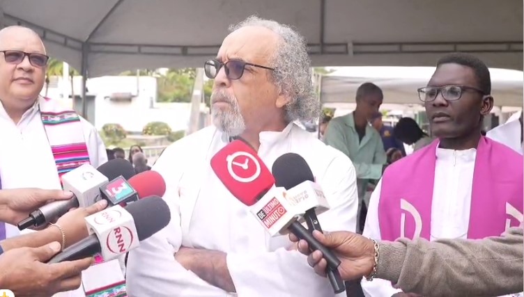 Padre Rogelio clama justicia a 10 meses de la tragedia del Jet Set