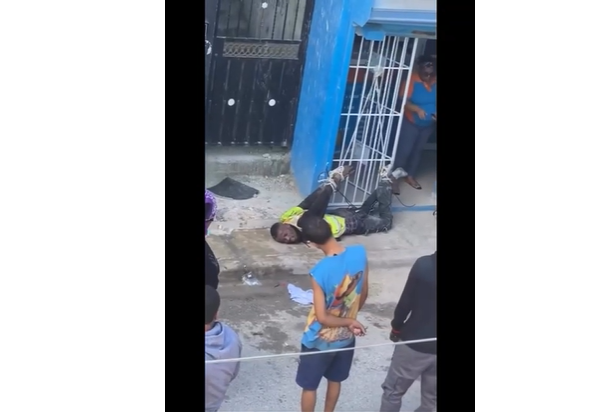 Denuncian agresión en tienda de celulares en Boca Chica