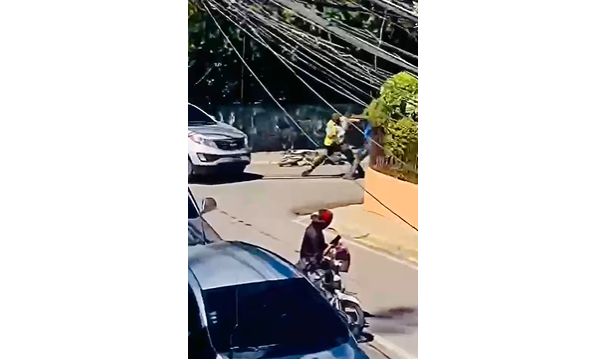 Agente de la DIGESETT protagoniza altercado con ciudadano durante fiscalización en Jarabacoa