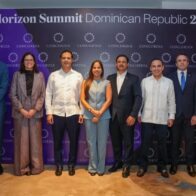 De izquierda a derecha, los señores Francisco García, Karina Chez, Ben Richardson, y Douglas Smith.