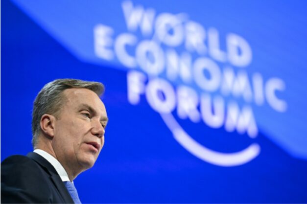 Renuncia el presidente del Foro Económico Mundial por sus vínculos con Jeffrey Epstein