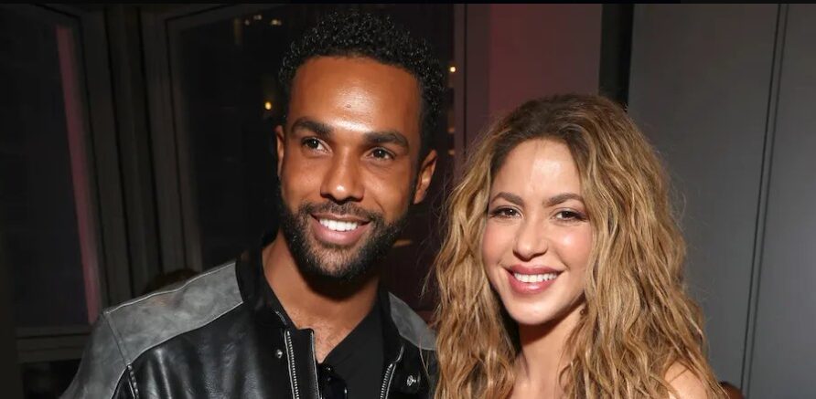 Shakira confirma su romance con Lucien Laviscount