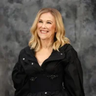 La actriz Catherine O’Hara murió tras sufrir una embolia pulmonar, padecía de cáncer rectal