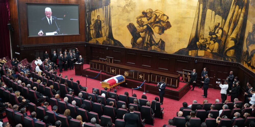 Reciben con honores en el Congreso Nacional los restos de Ramón Alburquerque