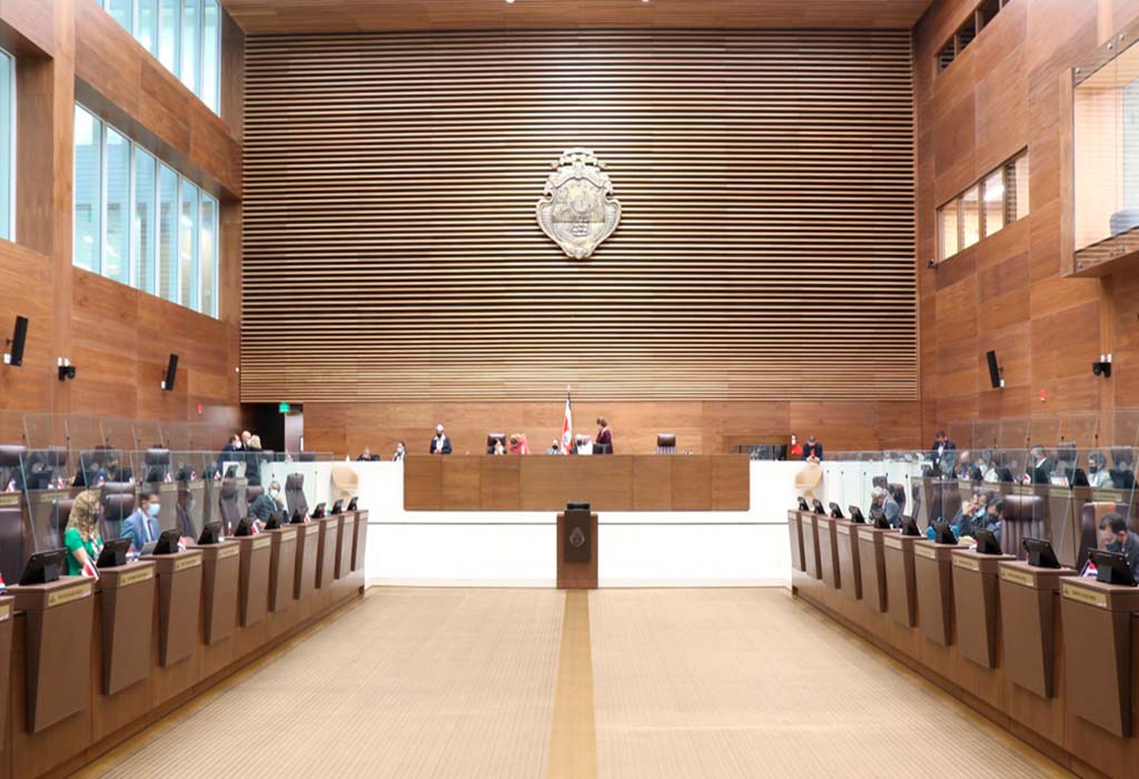 Congreso de Costa Rica elimina penas de prisión para periodistas por calumnia e injuria