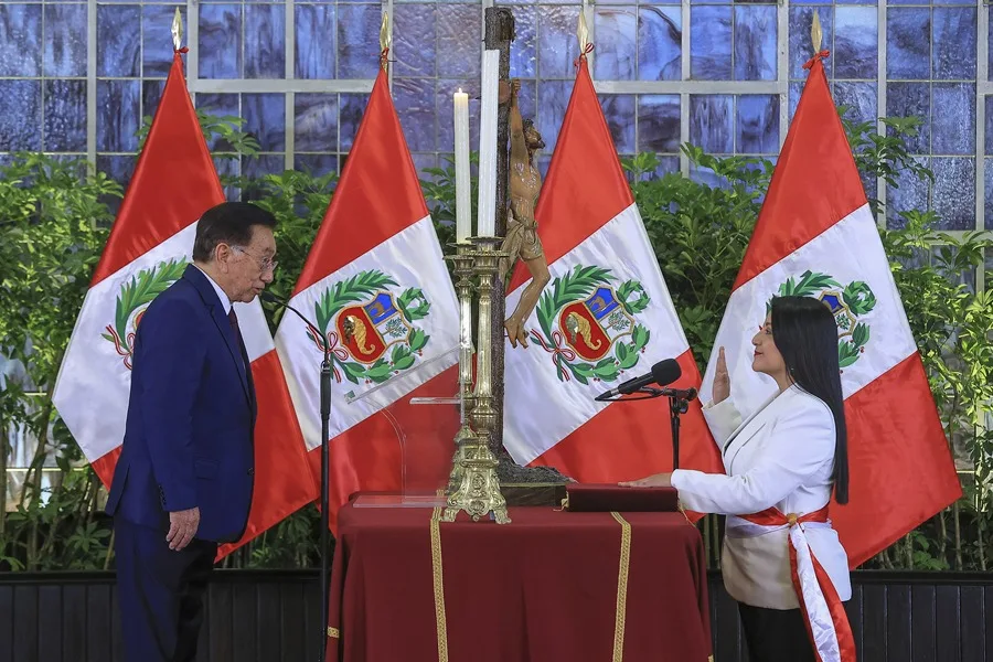Denisse Miralles se convierte por sorpresa en la primera ministra de Perú