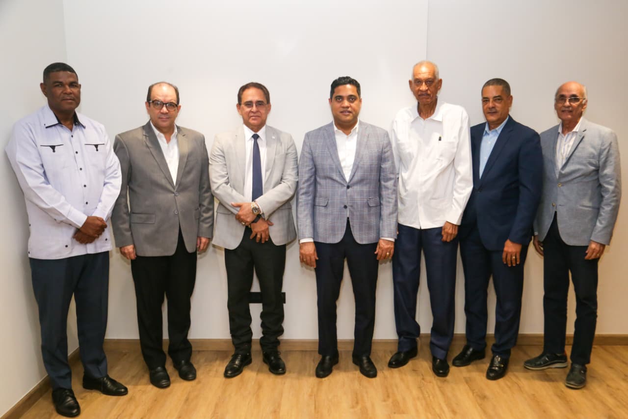 FEDOBOXA se reúne con Kelvin Cruz en busca soluciones a problemas afectan boxeo en ruta Juegos Centroamericanos