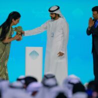 Una maestra fue premiada con un millón de dólares por su labor educativa y social