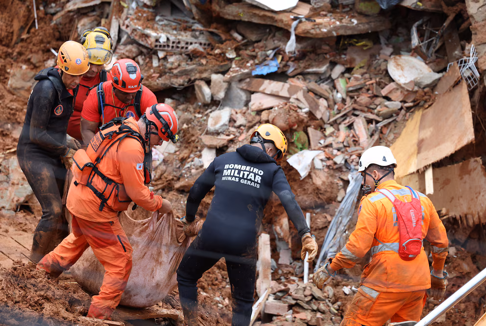 Brasil busca a 21 desaparecidos en Minas Gerais tras unas lluvias históricas que ya causaron 46 muertos
