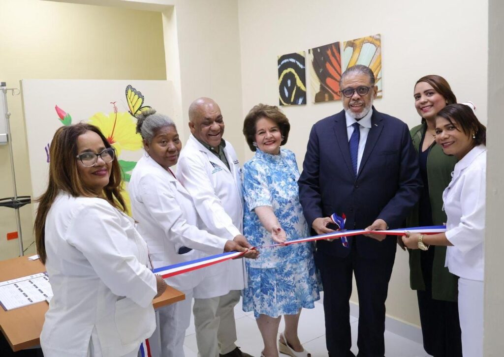 Inaugura cuatro nuevos consultorios en la Maternidad Altagracia