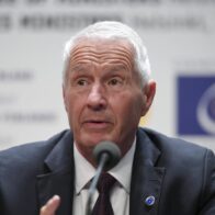 Hospitalizaron al ex primer ministro noruego Thorbjørn Jagland tras ser imputado por corrupción vinculada al caso Epstein