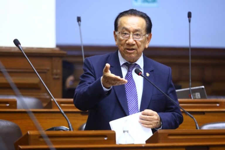 El izquierdista José María Balcázar es el nuevo presidente interino de Perú