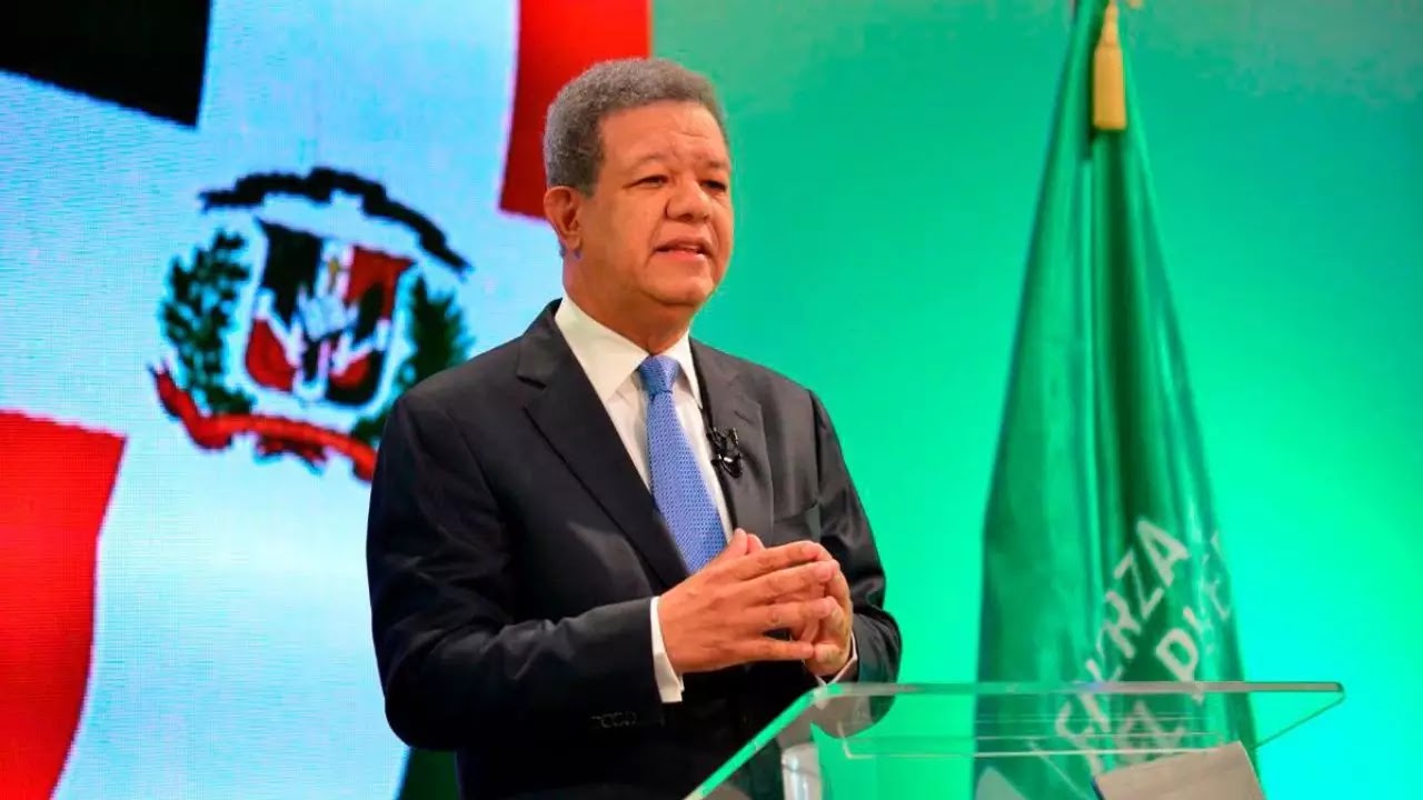 Leonel tilda de “ciencia ficción” satélite que será enviado al espacio desde Pedernales