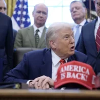 Trump dice que su arco del triunfo en Washington será "más grande que el de París"