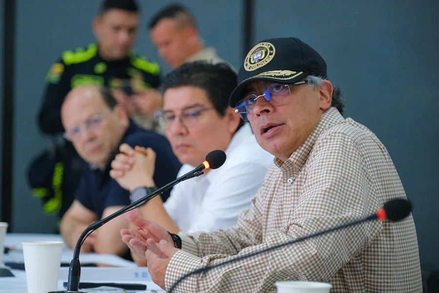 Petro denuncia un supuesto plan de atentado contra el helicóptero en el que viajaba