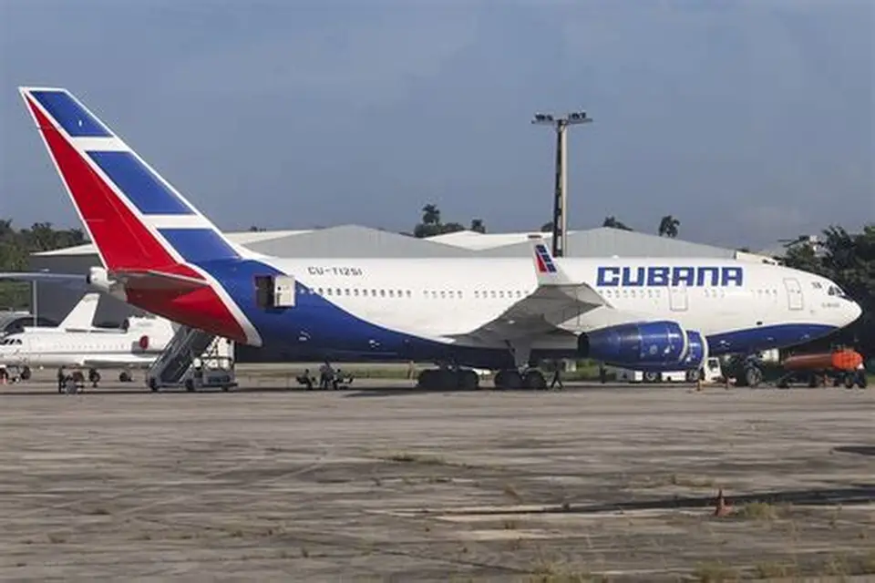 Cuba agota su combustible para aviones en un nuevo episodio del asedio petrolero de EE.UU.