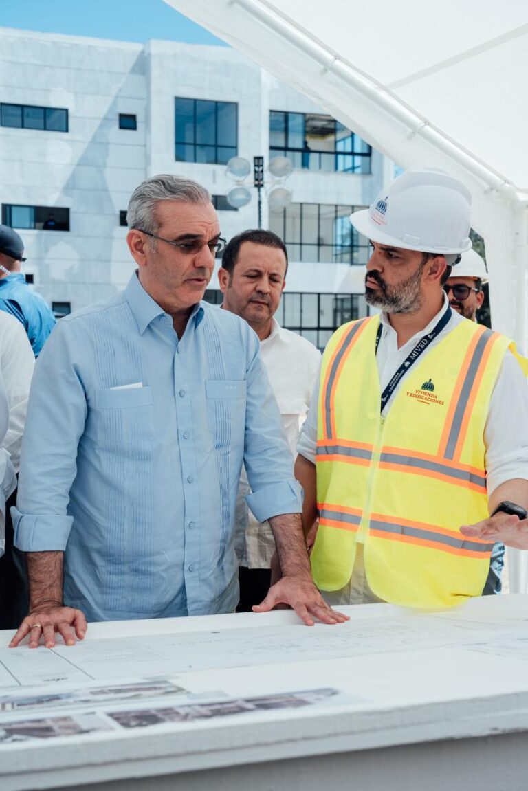 Abinader y MIVHED supervisan recinto UASD Santiago Rodríguez